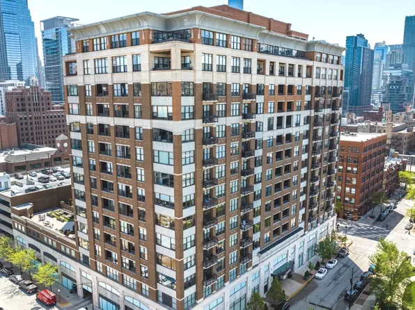 849 N Franklin St Unit 404, Chicago, IL 60610