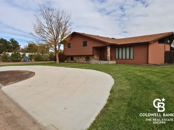 501 S 3rd St, Leoti, KS 67861