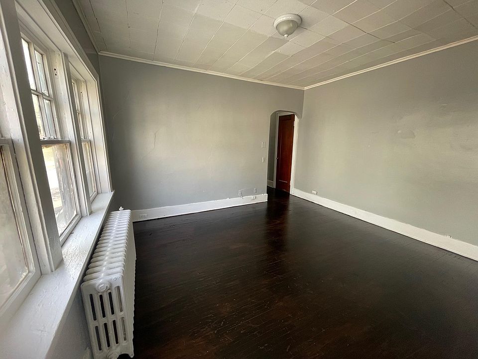 2nd image of 237 Field St APT 5