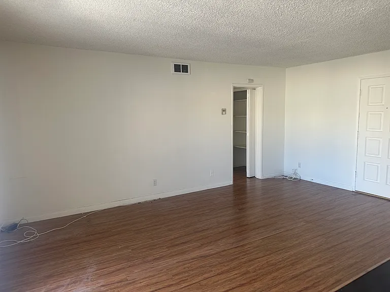 11840 Gorham Ave #10 — Photo 3