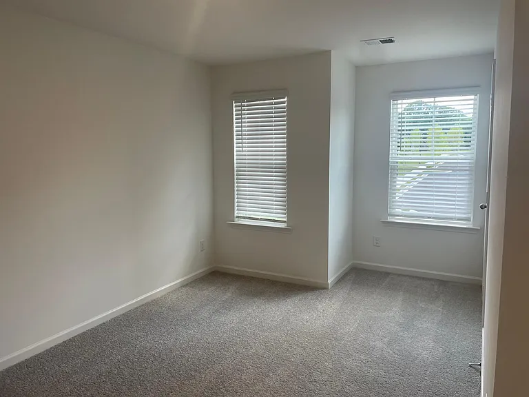 152 Mission Blvd — Photo 17