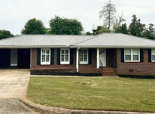 6 Colonial Dr, Newnan, GA 30263