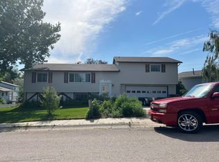 806 Ridgewood Dr, Gillette, WY 82716