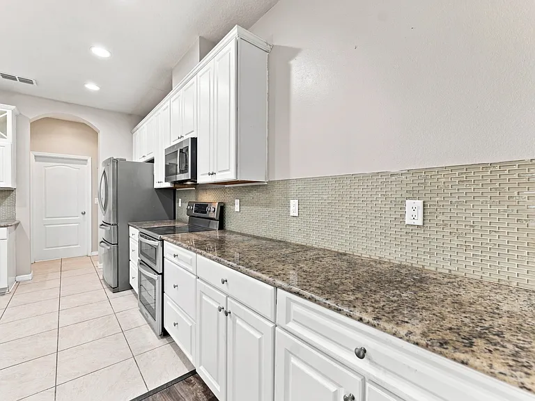 17013 Vilesta Dr — Photo 10