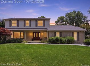 4166 Cherrywood Dr, Troy, MI 48098