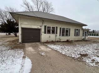 206 S Roberts Ave, Graettinger, IA 51342