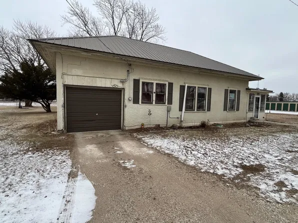 206 S Roberts Ave, Graettinger, IA 51342