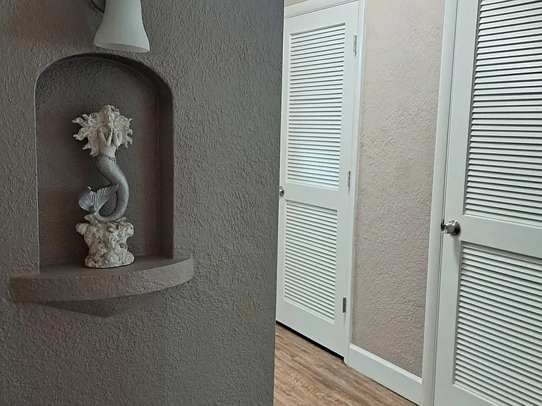 hallway between bedroom 1, bedroom 2 and bathroom 1