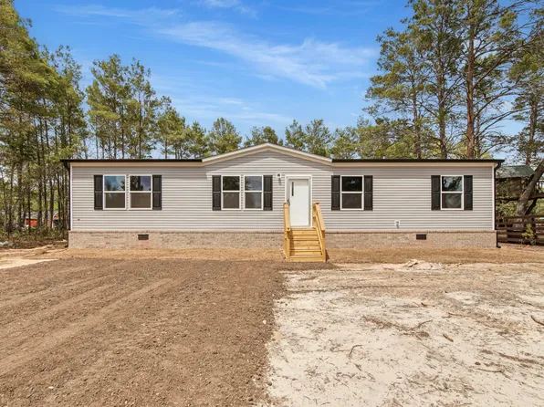 28 W White Rose St, Defuniak Springs, FL 32433
