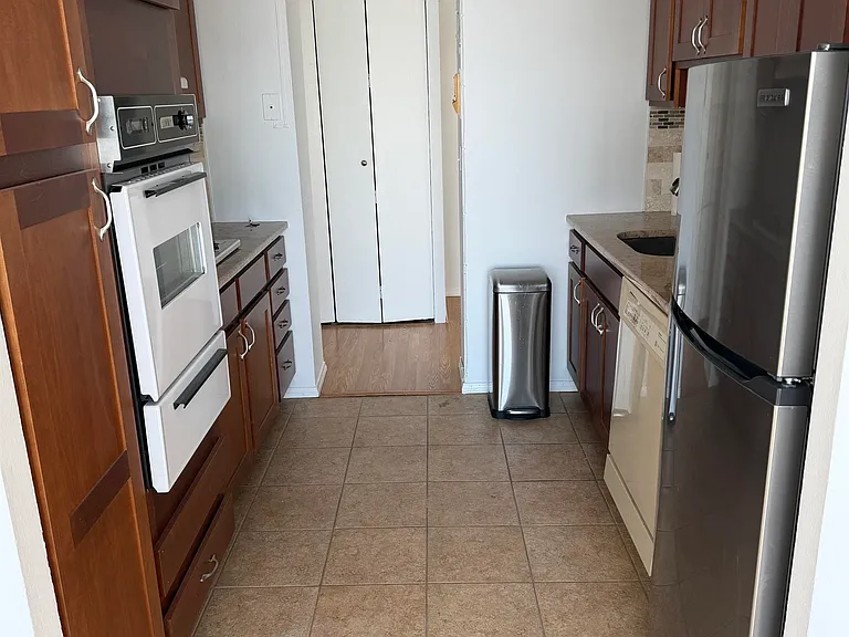 9060 Palisade Ave #705 — Photo 9