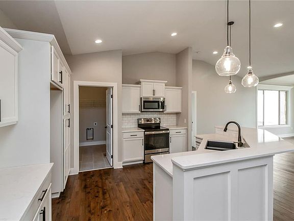 4th image of 9196 Geanna Ct