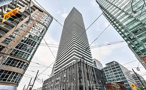 25 Richmond St E Photo 1