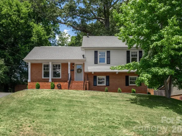 6912 Woodstock Dr, Charlotte, NC 28210
