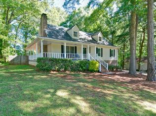 1670 Mark Lee Dr, Austell, GA