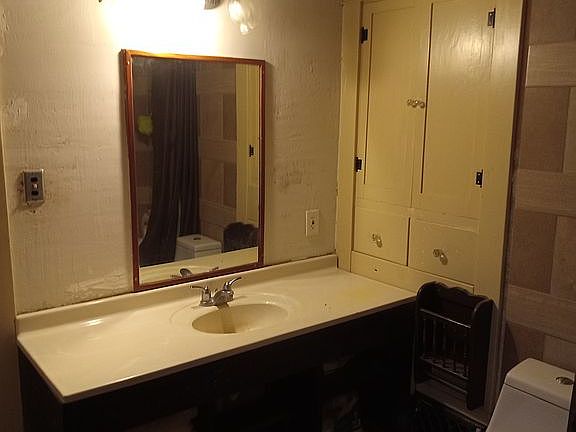 5th image of 707 S 5th St