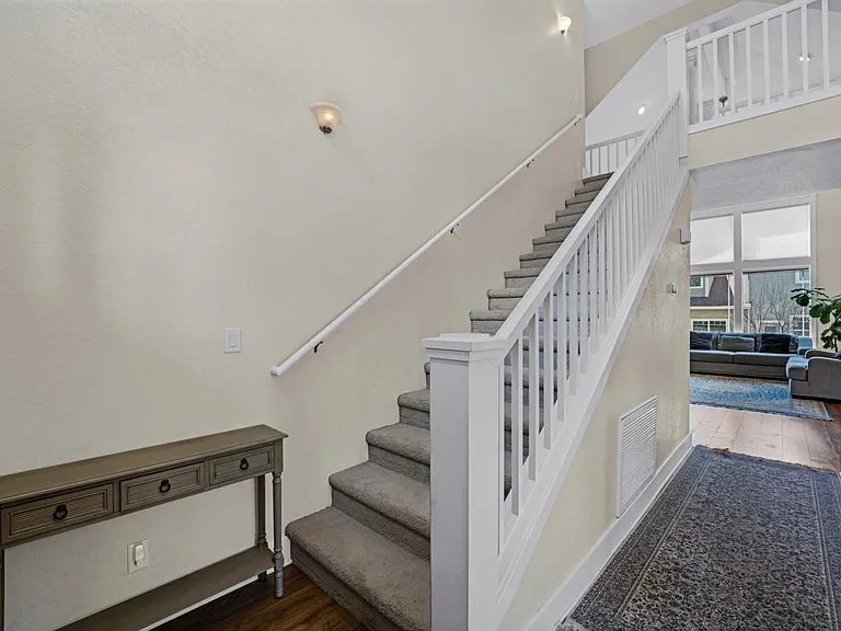 Strais to the Upstairs
