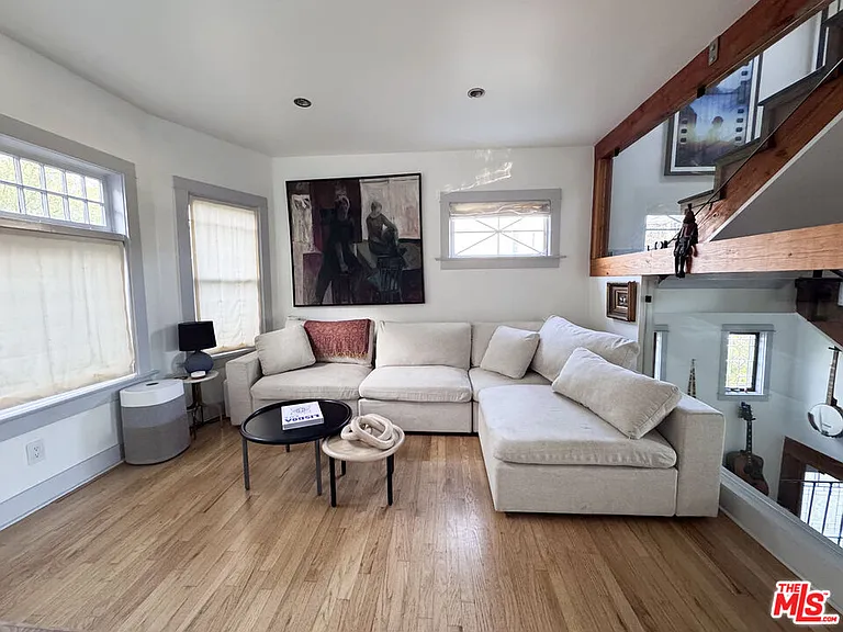 814 E Edgeware Rd — Photo 10