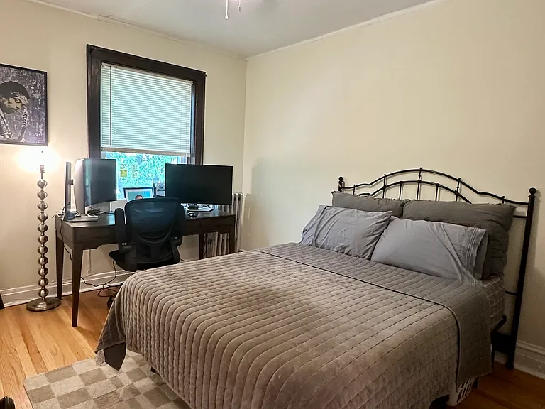 bedroom 2 fits queen + office