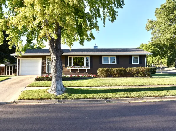1516 E Summit Ave, Pierre, SD 57501