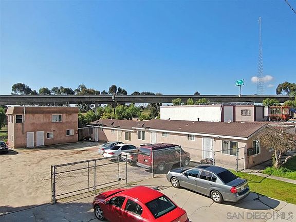 4th image of 3423-3431 1/2 Acacia St