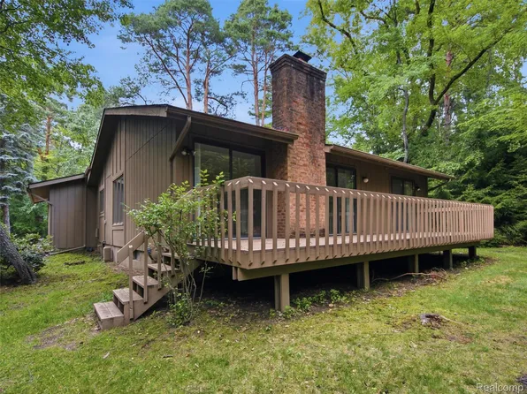 2281 Forest Gln, West Bloomfield, MI 48324
