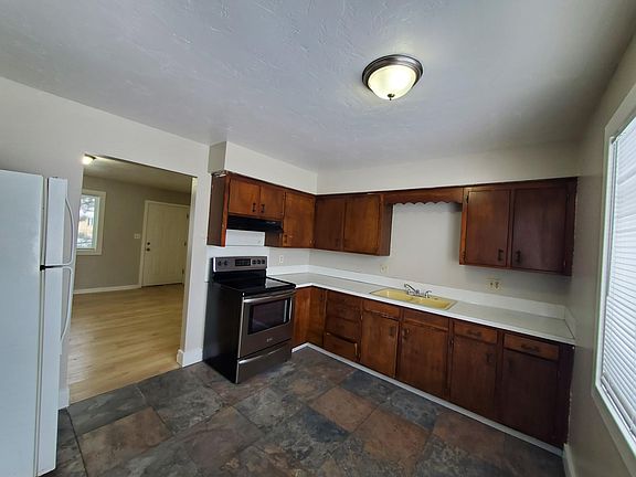 4th image of 1738 Grandview Dr #2
