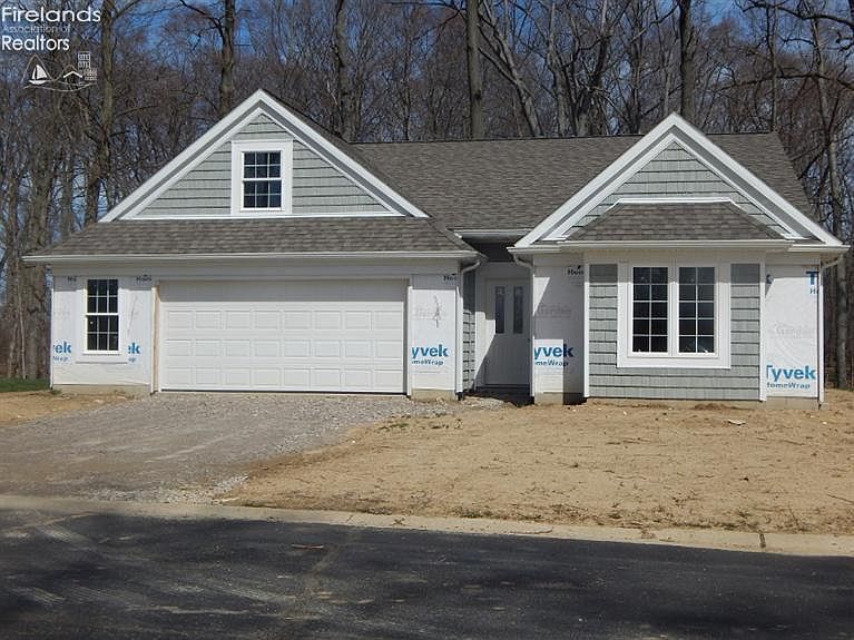 2nd image of 18 Hidden Meadow Ln