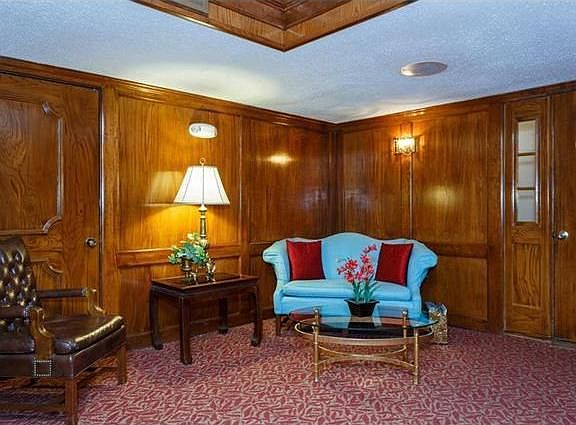 4th image of 450 W Adams Ave APT 9