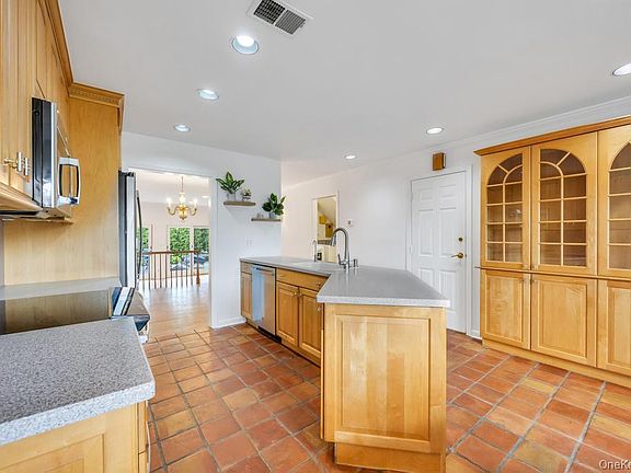 4th image of 162 Southgate Circle
