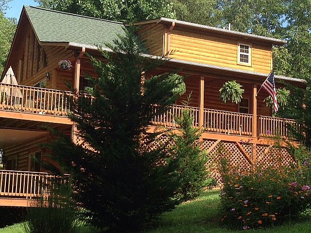 A cabin close to everything!