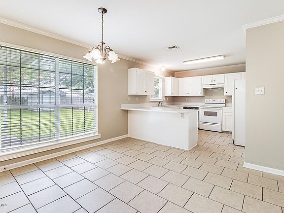 2nd image of 112 Avron Dr
