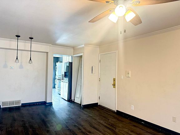 4th image of 1942 Tall Oaks Dr APT 3B