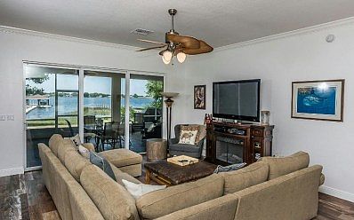 3rd image of 912 Lake Dr E