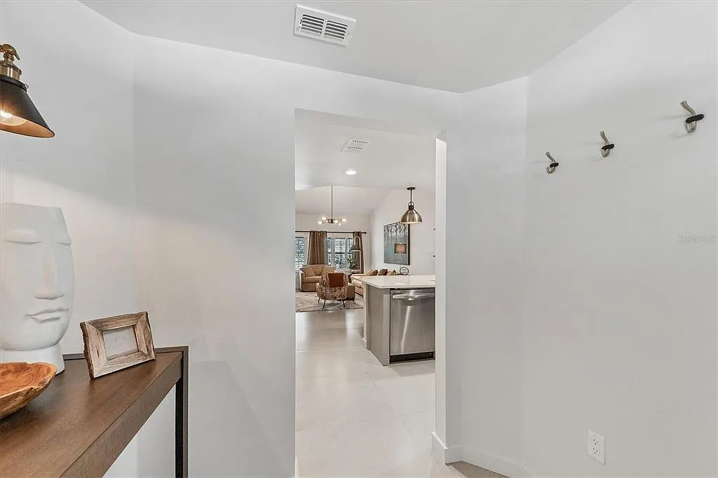 2 bed, 2.0 bath, 1119 sqft, $3,200 — Photo 4