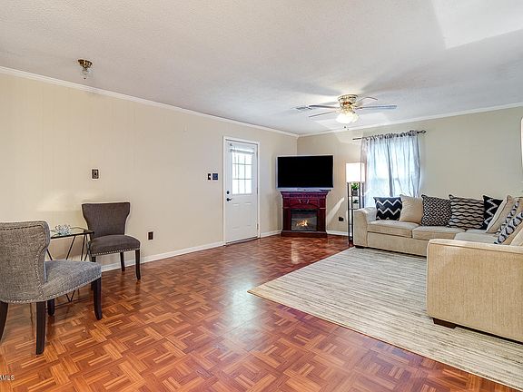 4th image of 2421 Herbert Dr