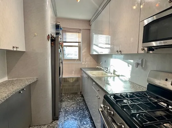 448 Neptune Avenue image 2 of 15