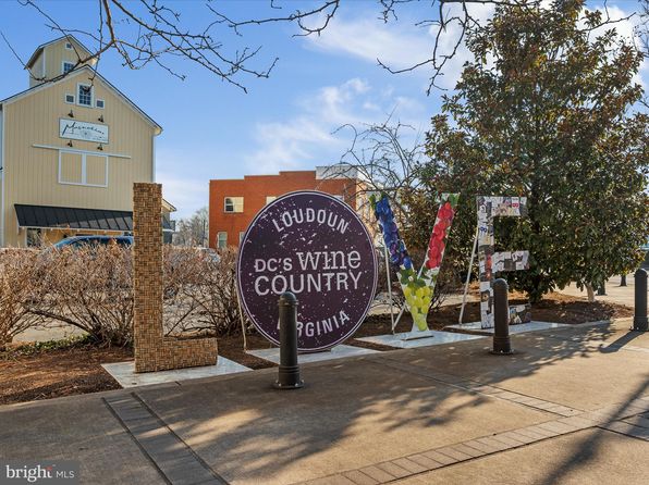 210 S 32nd St, Purcellville, VA 20132