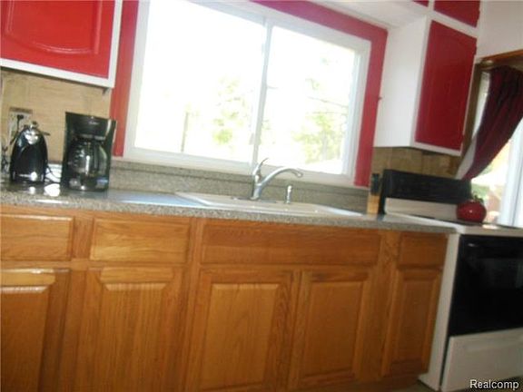 5th image of 14618 Poplar Vacant