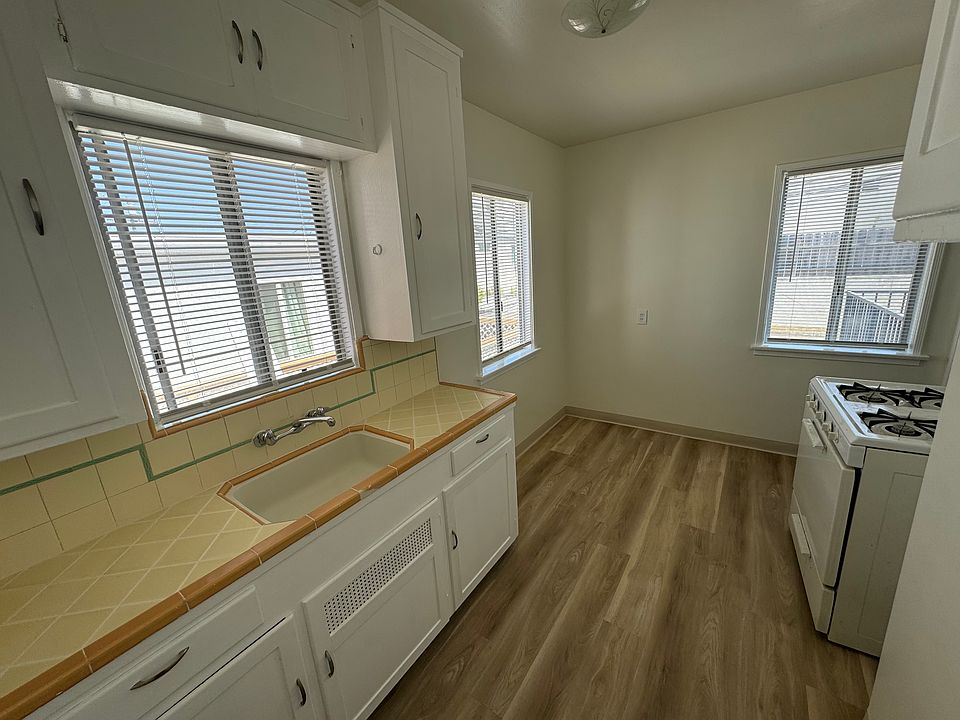 1st image of 112 La Verne Ave #6