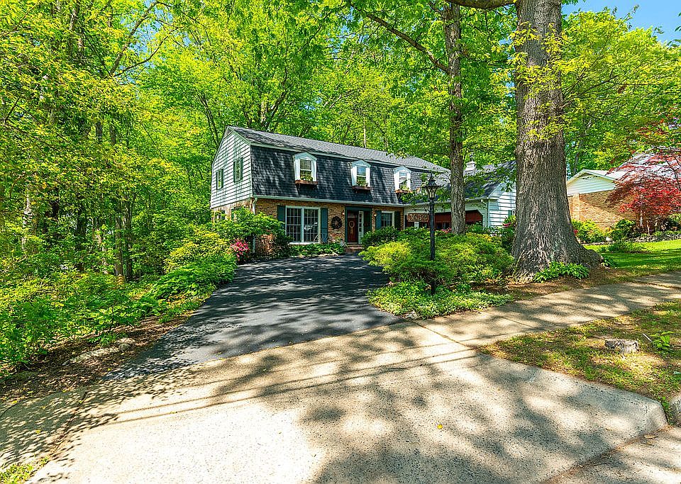 1st image of 3634 Camelot Dr