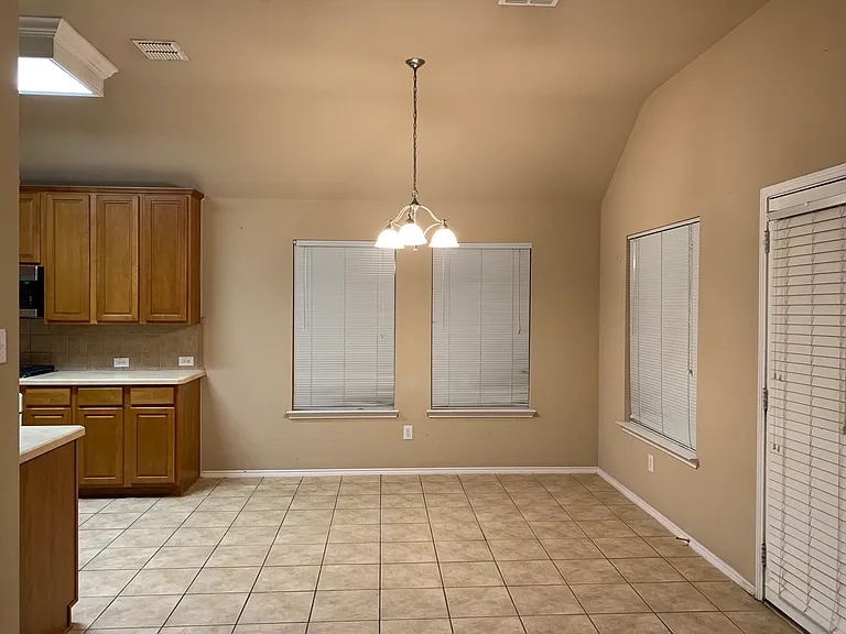 1051 Resaca Dr — Photo 6