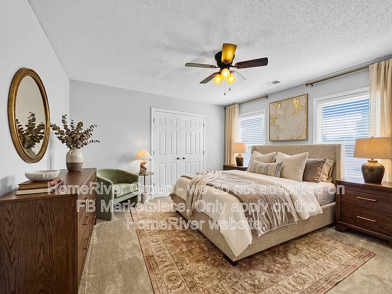 5 bed, 2.5 bath, 2860 sqft, $2,395 — Photo 4