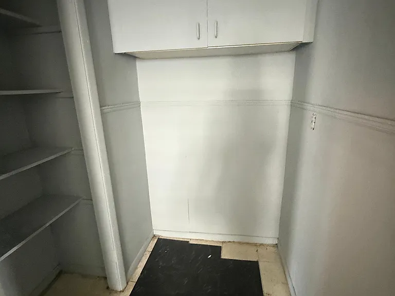 360 Wainwright St #2 — Photo 5