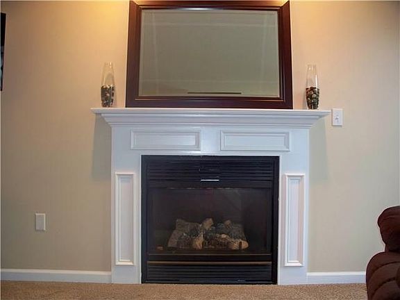 4th image of 82 Hamlin Dr