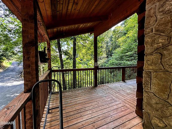3rd image of 1625 Bluff Ridge Rd