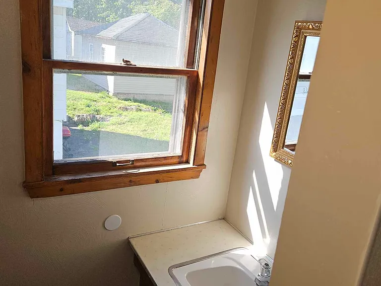 1756 Midland Ave — Photo 8