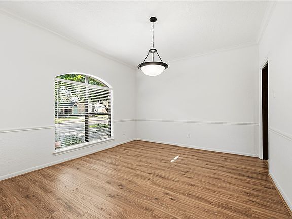 4th image of 20606 Hannington Ln