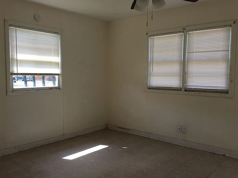 208 SE 6th St — Photo 13