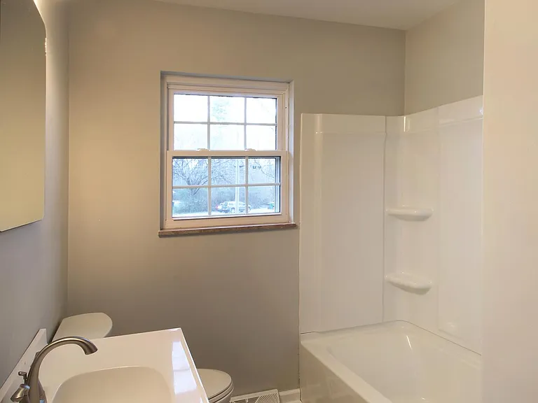 7101 Rollins Rd — Photo 13
