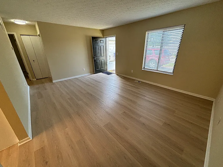1826 Stoneview Ct — Photo 4